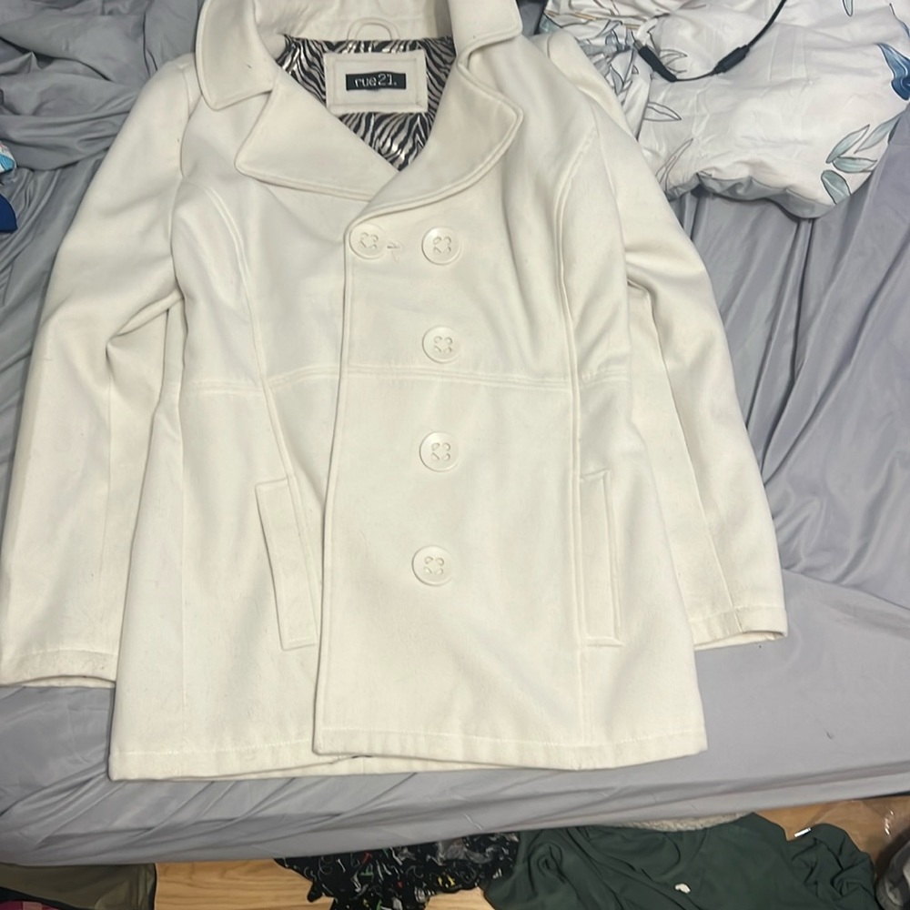 Rue21 women’s medium jacket off white colour